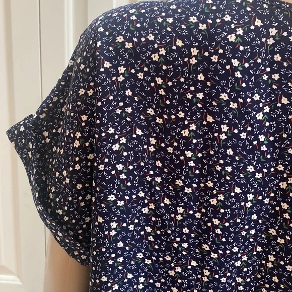 NWOT QUEZHU Womens XL Blue Floral Short Sleeve Blouse. So cute - Picture 6 of 10